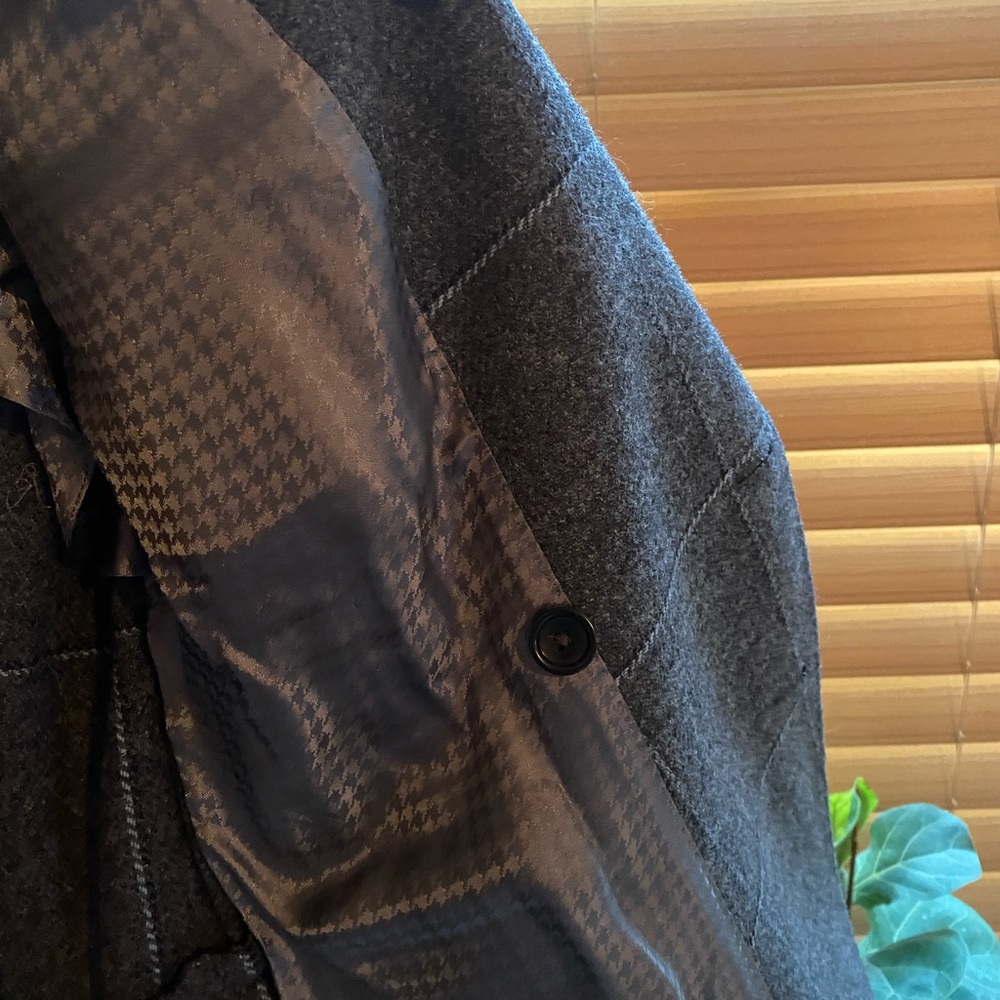 Gorgeous Gucci wool check blazer. Grey with powder blue check. - Picture 4 of 7